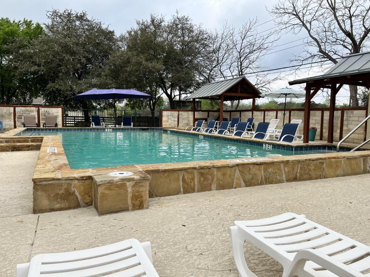 Gruene Cottages 新布朗费尔斯 外观 照片