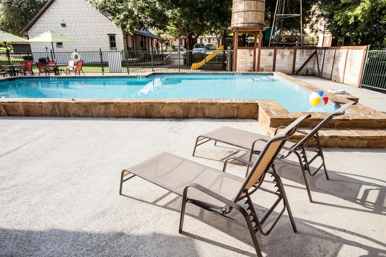 Gruene Cottages 新布朗费尔斯 外观 照片