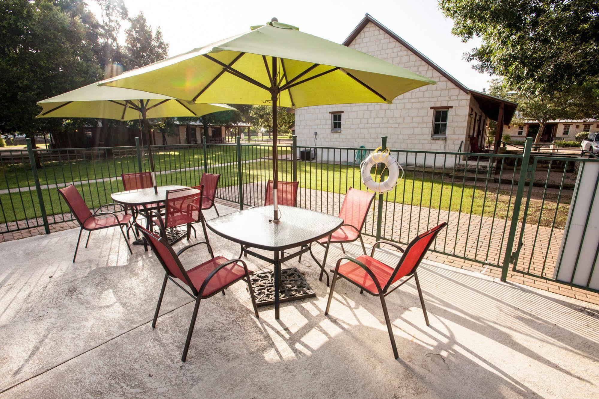 Gruene Cottages 新布朗费尔斯 外观 照片